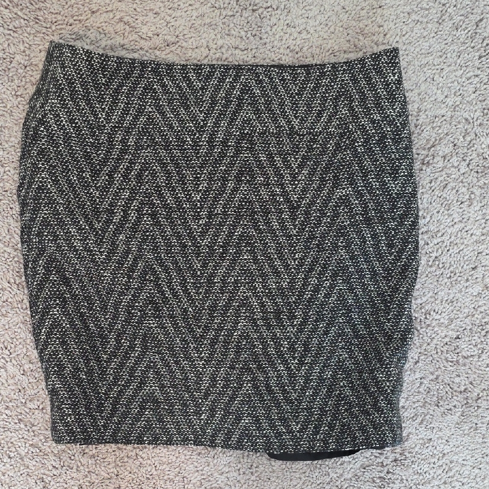 LOFT Black and White Chevron Pencil Skirt